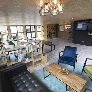 Hotel Snoozebox Stratford, London